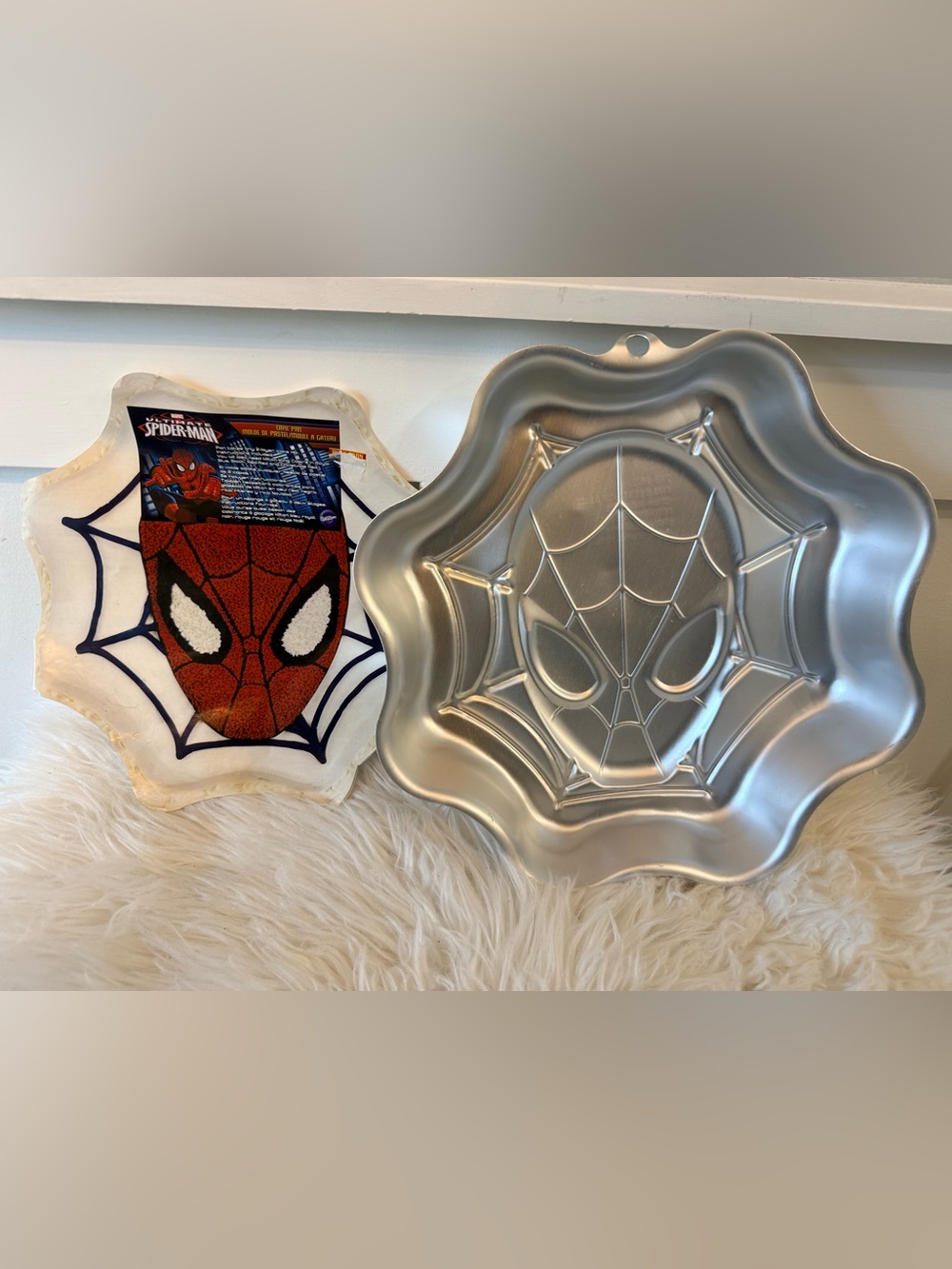 💫4/$25 • Wilton Marvel Spider-Man Silver Spider Web Cake Pan